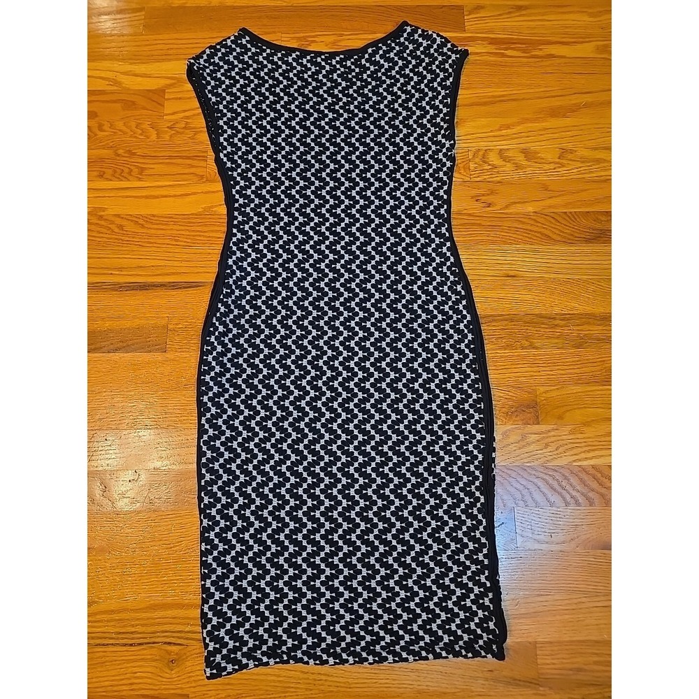 Max‎ Studio Women's Dress Size M Black White Textured Bodycon Wiggle Strechy